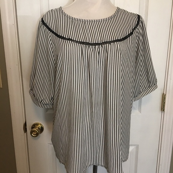 Ann Taylor top size 1X. Pull on. Short sleeve. - Picture 2 of 9